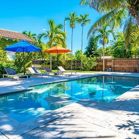 3 Bedrooms Miami Home With Pool And Summer Kitchen
